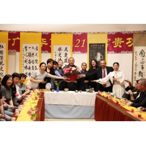茶和全国心献母亲！“罗马雅集·孝亲茶会”扬中汉文明半岛综合体育APPapp